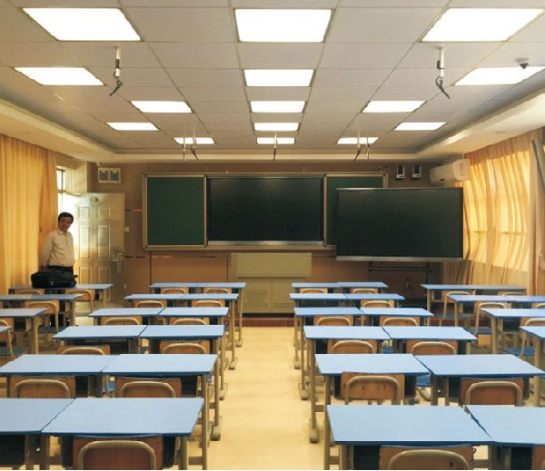 微棱晶教室灯案例